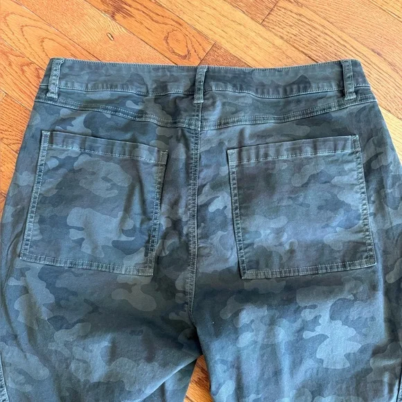 Cabi Amelia Pant - Picture 5 of 11